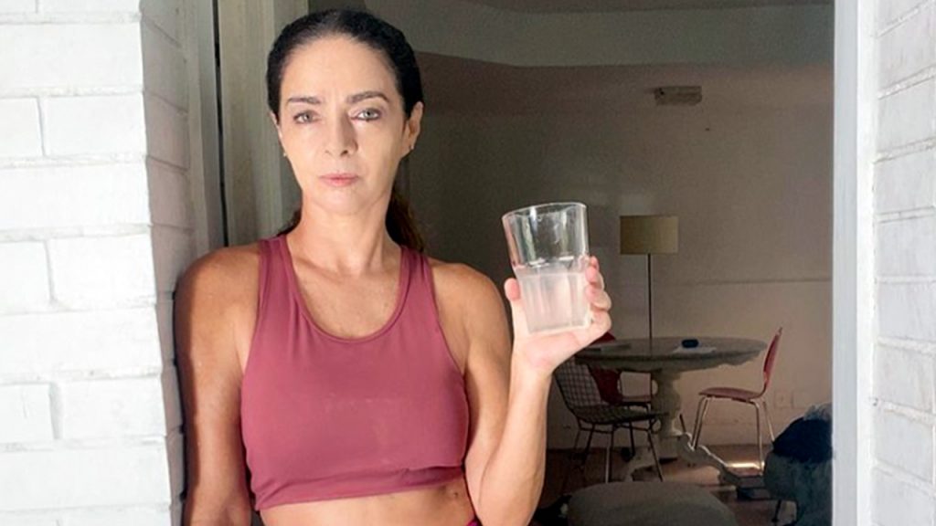 Claudia Ohana Arrasa Em Look Fitness Aos Anos