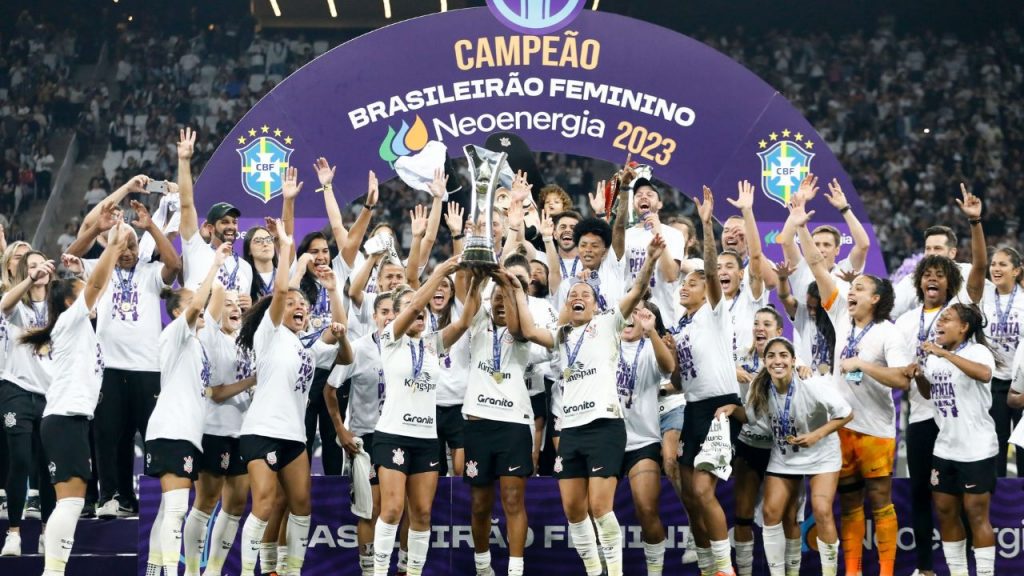 Corinthians goleia São Paulo e é tetra no Paulistão feminino