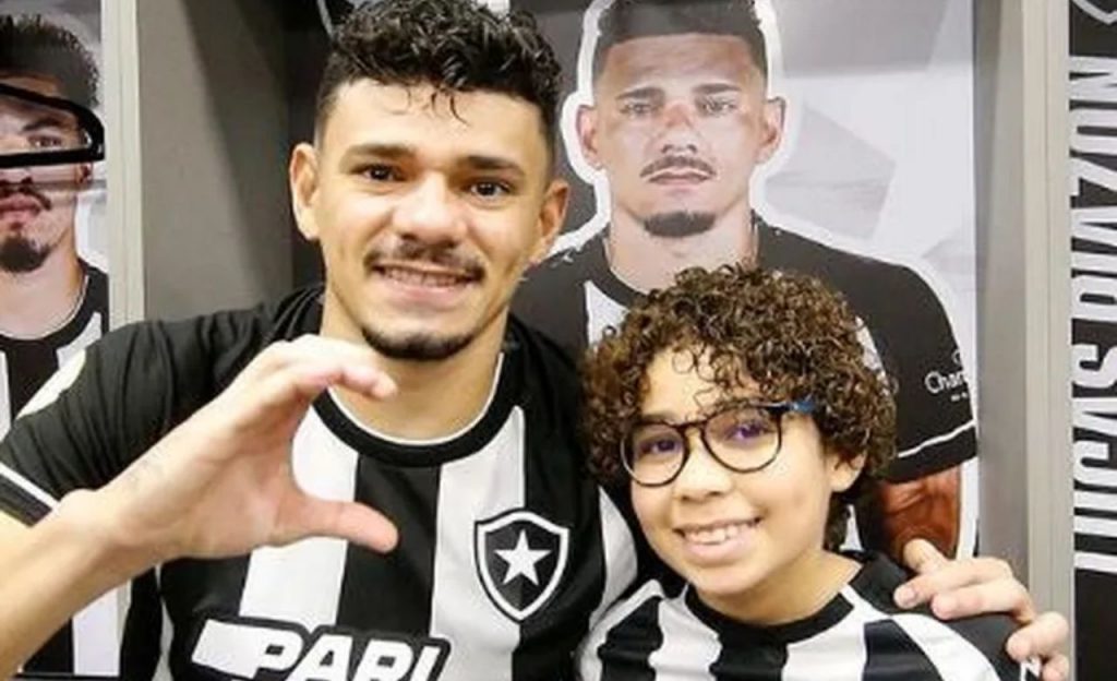 Botafogo Filho De Tiquinho Soares Recebe Cobran As De Torcedores