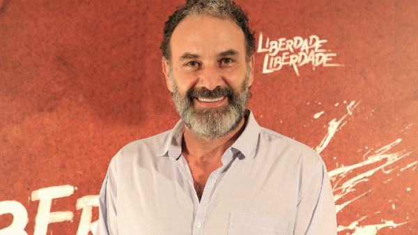 marco-ricca-avalia-o-sucesso-do-mao-de-luva,-o-bandidao-atrapalhado-de-‘liberdade,-liberdade’