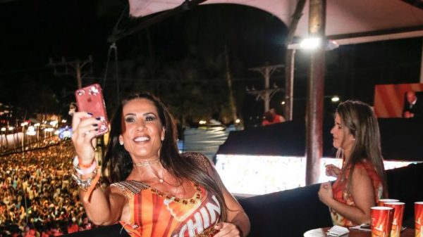 scheila-carvalho-curte-muito-o-carnaval-baiano