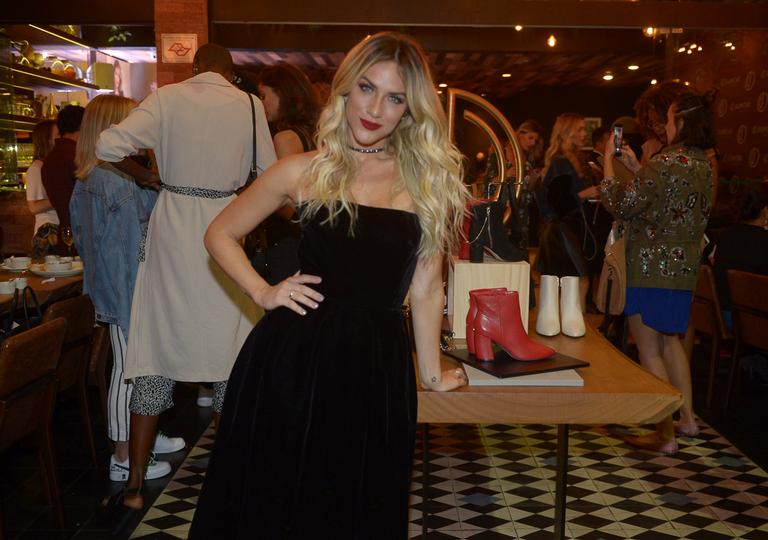 giovanna-ewbank-aposta-no-batom-vermelho-em-noite-fashion