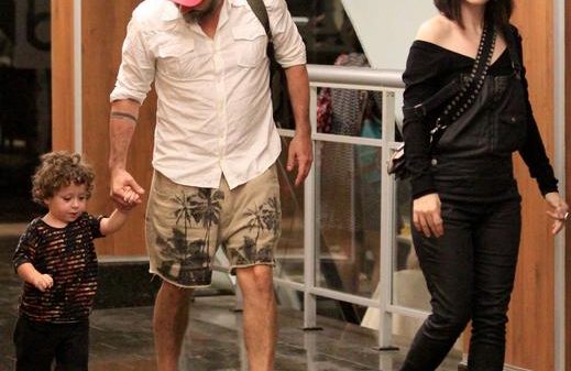 momento-fofura!-alexandre-nero-passeia-com-o-filho,-noa,-em-shopping-carioca