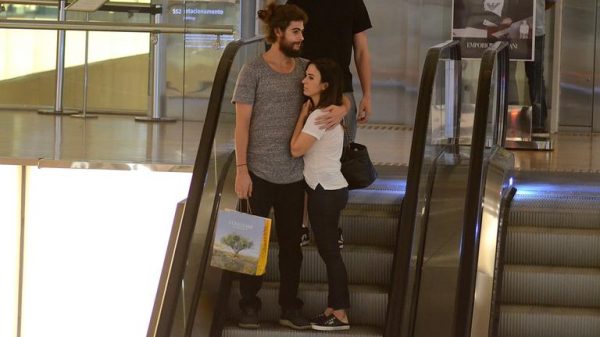 tata-werneck-e-rafael-vitti-trocam-beijos-durante-passeio-em-shopping