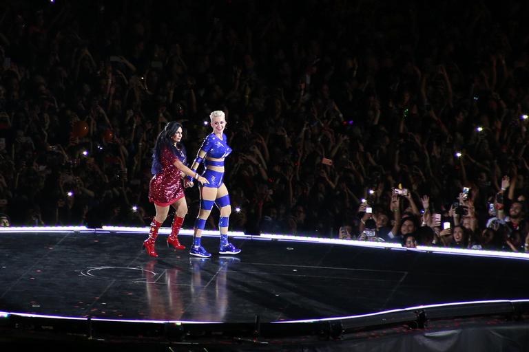 famosos-vao-a-loucura-com-participacao-de-gretchen-no-show-de-katy-perry-em-sp