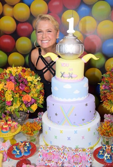 xuxa-celebra-seu-sucesso-como-empresaria-com-comemoracao-em-casa-x-de-foz-do-iguacu-(pr)