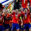 Seleção Espanhola levanta a taça da Eurocopa 2024 (Foto: Reprodução/Selección Española)