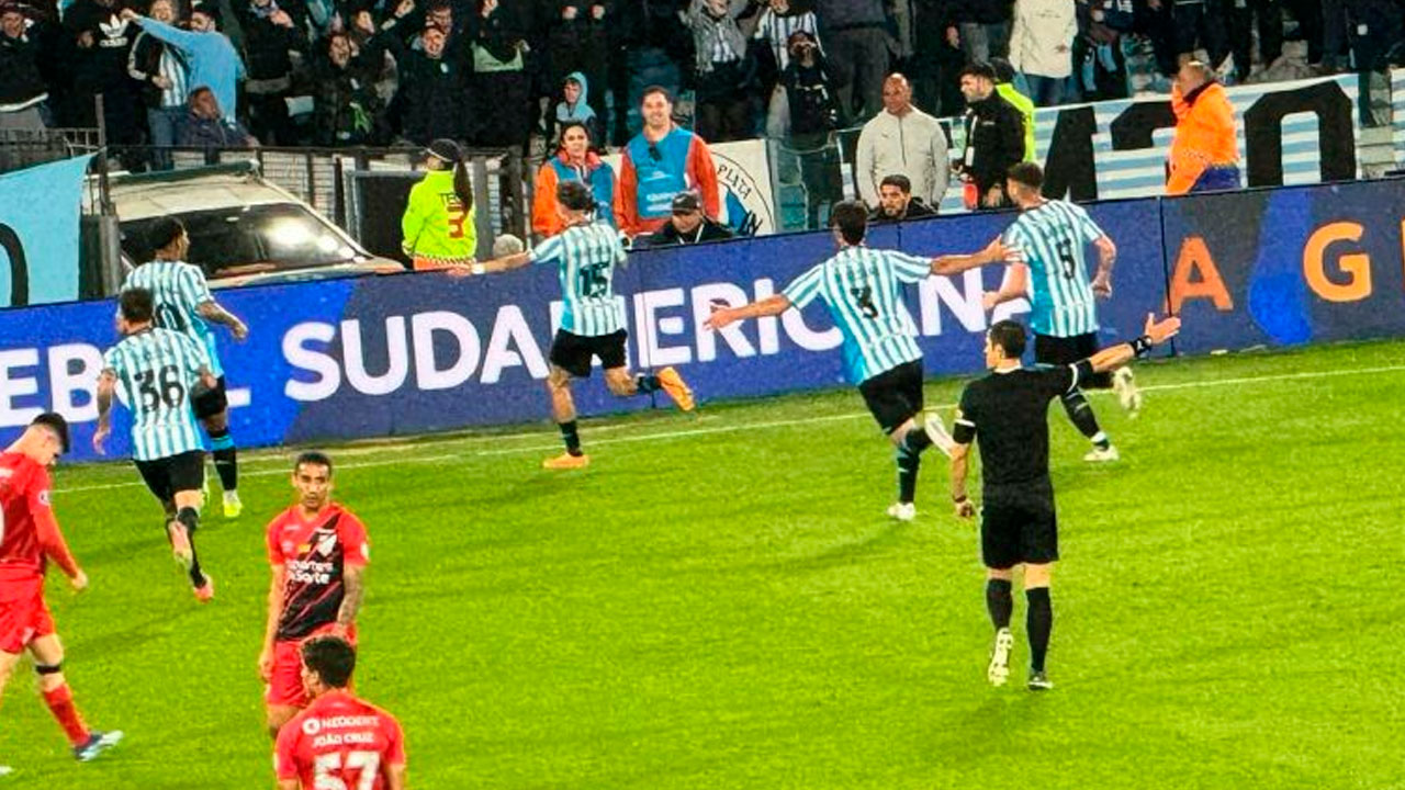 Athletico Paranaense foi eliminado pelo Racing na Sul-Americana