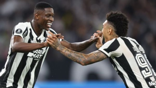 Botafogo enfrenta o Peñarol pela semifinal da Libertadores nesta quarta, 23, às 21h30