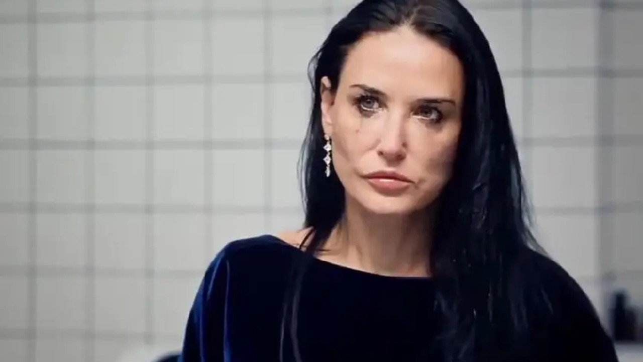 A Substância, estrelado por Demi Moore, aborda o impacto do termo anti-idade