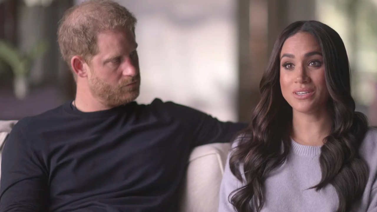 Príncipe Harry começou a aparecer em enventos sem Meghan Markle e levantou teorias