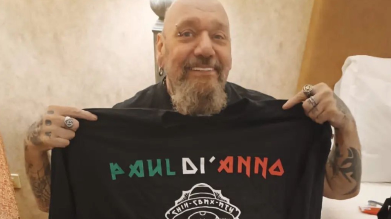 Paul Di'Anno, ex-vocalista do Iron Maiden, faleceu aos 66 anos em sua casa em Salisbury