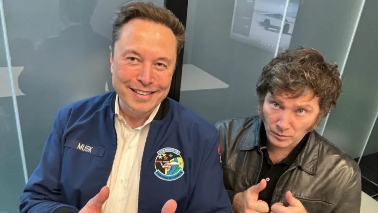 Javier Milei anunciou que Elon Musk comprou a CNN, mas a história era falsa